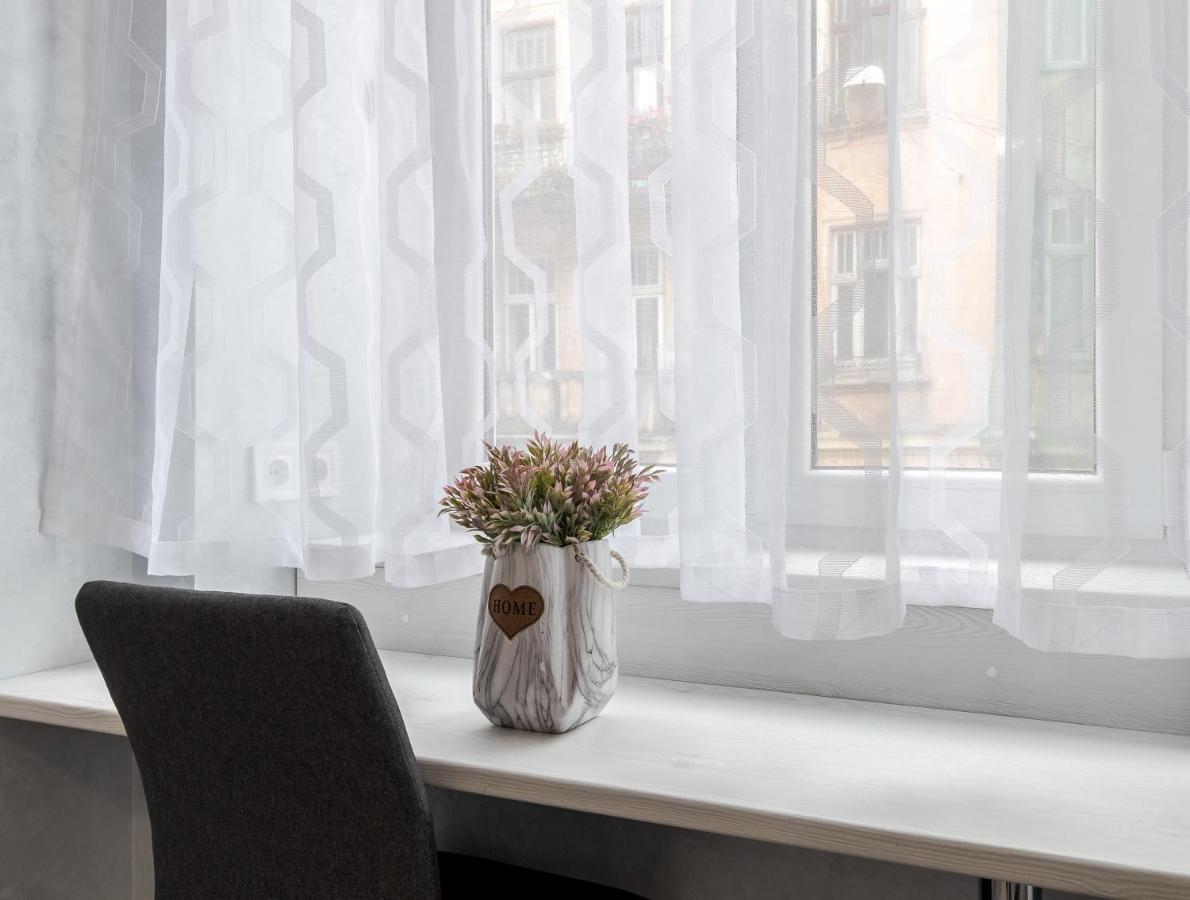 Golden Violin ! Apartments Lviv S מראה חיצוני תמונה
