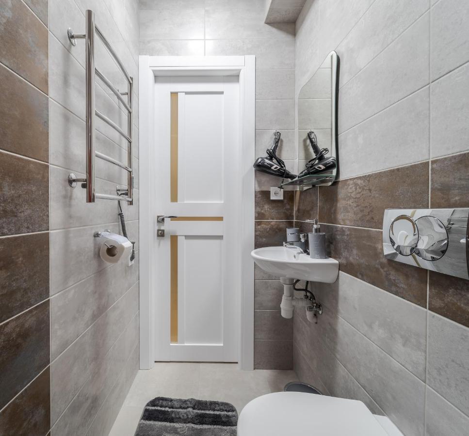 Golden Violin ! Apartments Lviv S מראה חיצוני תמונה