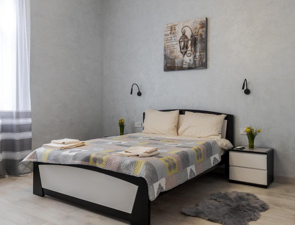 Golden Violin ! Apartments Lviv S מראה חיצוני תמונה