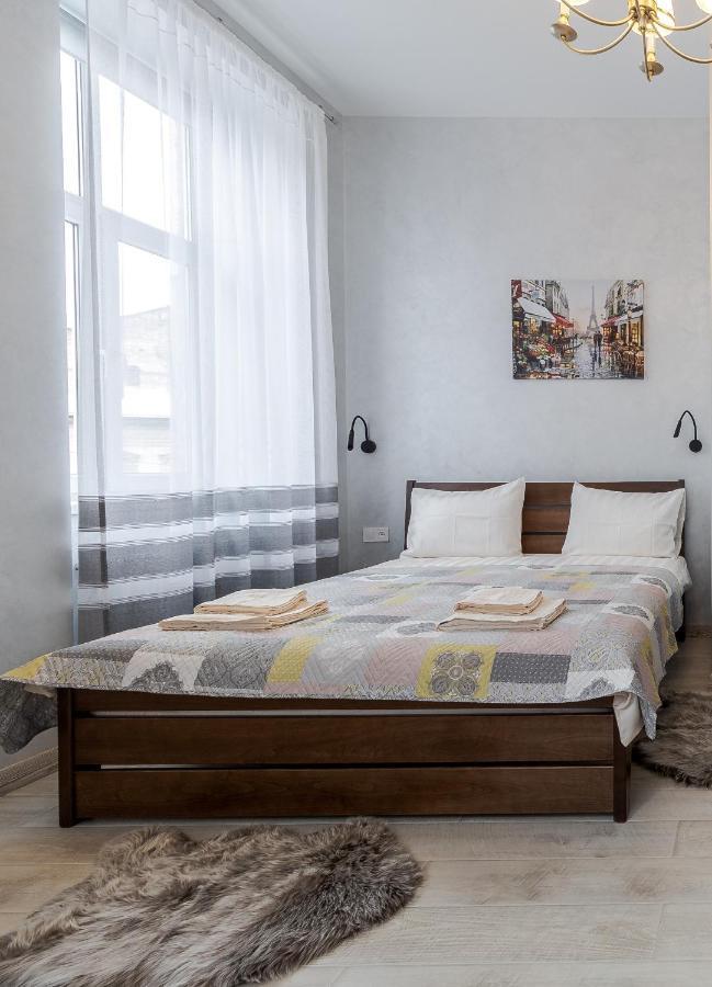 Golden Violin ! Apartments Lviv S מראה חיצוני תמונה